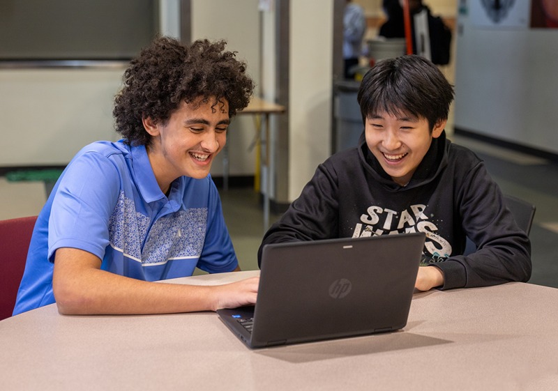 Hand in Hand We Grow